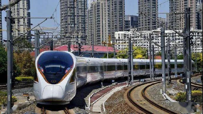 这些高校应届生可直接落“沪” 上海为何“放下身段”?‘b体育’(图4)
这些高校应届生可直接落“沪” 上海为何“放下身段”?‘b体育’(图4)