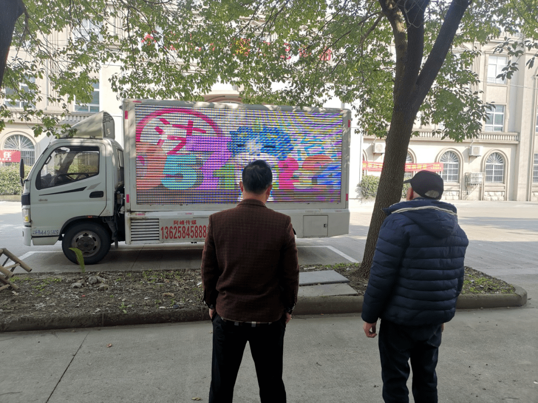 必一-
“大喇叭”普法有声有色 慈溪“法治号”宣传车驶进千家万户……(图5) 必一-
“大喇叭”普法有声有色 慈溪“法治号”宣传车驶进千家万户……(图5)