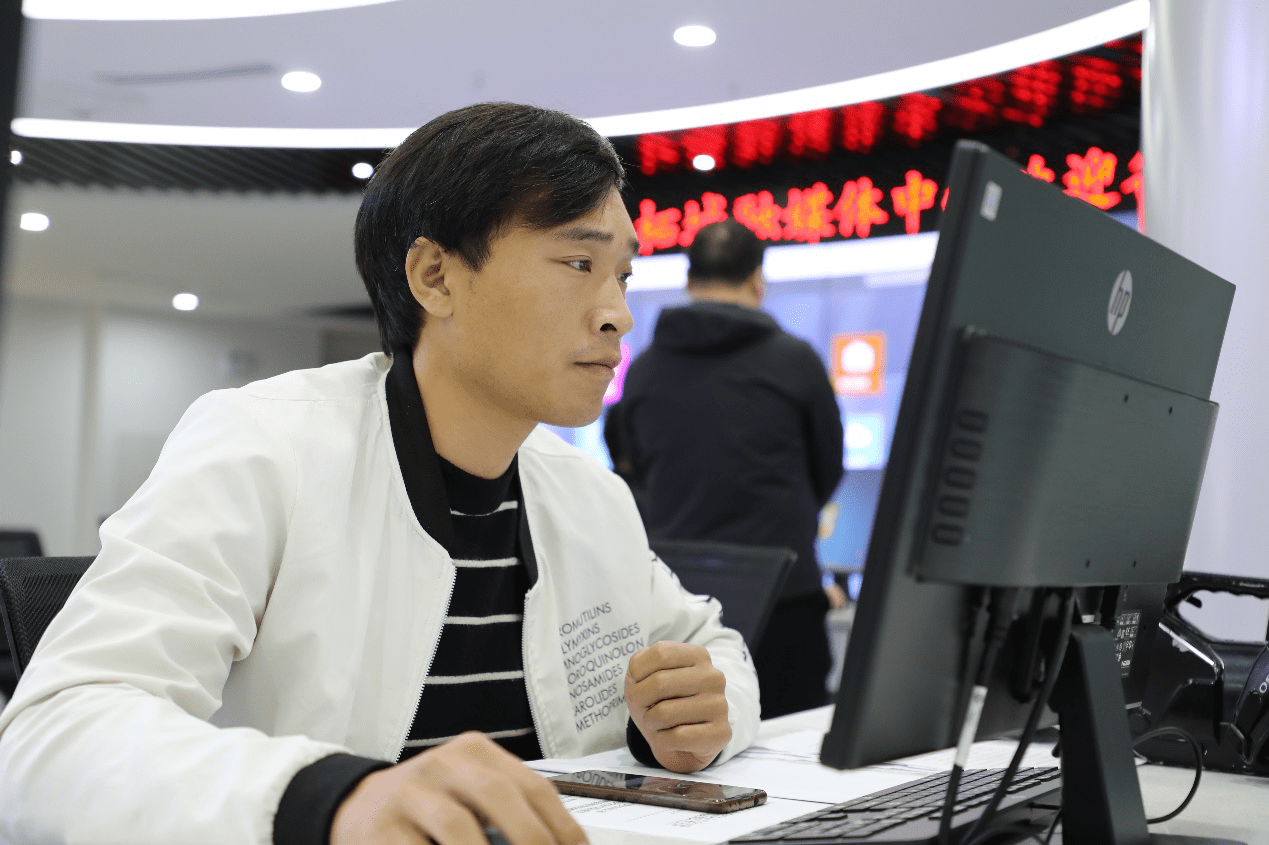 必一-
柘城融媒体中心：同心向“融” “融”荣与共(图7)