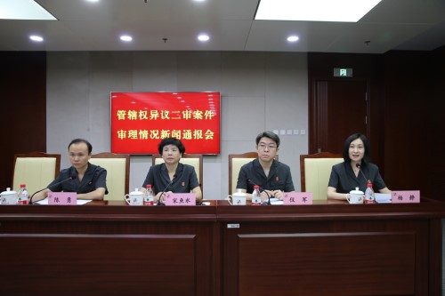 【b体育】
保税支队流动宣传车“走街串巷”为住民送上“防火秘笈”(图6) Bsports必一体育