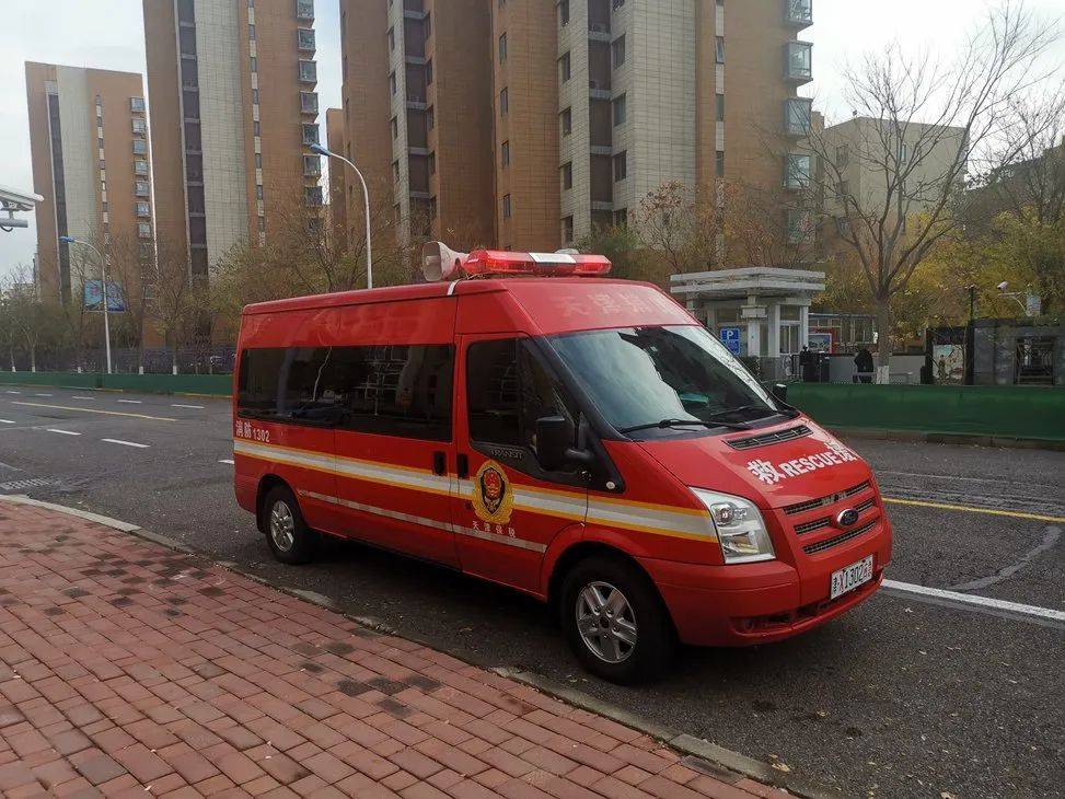 【b体育】
保税支队流动宣传车“走街串巷”为住民送上“防火秘笈”(图8) 【b体育】
保税支队流动宣传车“走街串巷”为住民送上“防火秘笈”(图8)